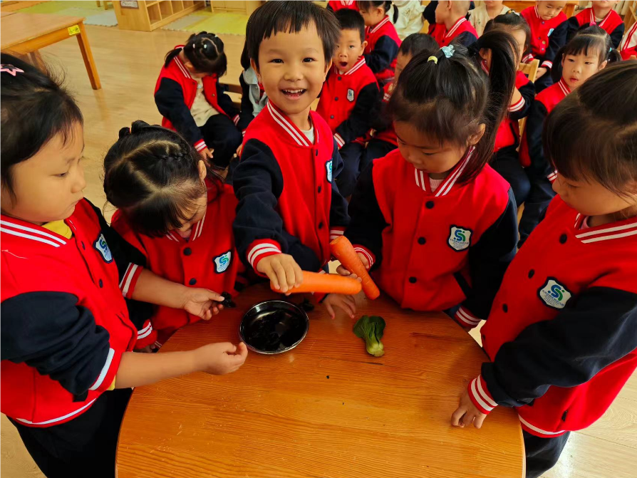 【课程故事】从幼儿园小班“卷”起来——记北京市昌平区幼师第五实验幼儿园主题探究活动《食物真好吃》-幼师课件网第23张图片