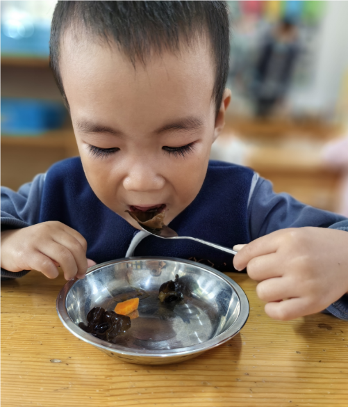 【课程故事】从幼儿园小班“卷”起来——记北京市昌平区幼师第五实验幼儿园主题探究活动《食物真好吃》-幼师课件网第29张图片