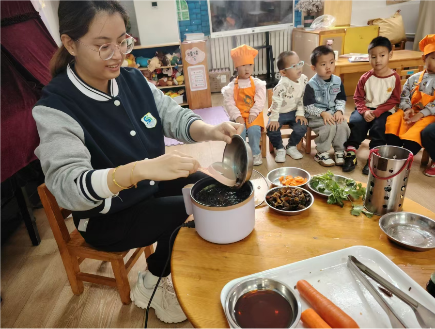 【课程故事】从幼儿园小班“卷”起来——记北京市昌平区幼师第五实验幼儿园主题探究活动《食物真好吃》-幼师课件网第26张图片