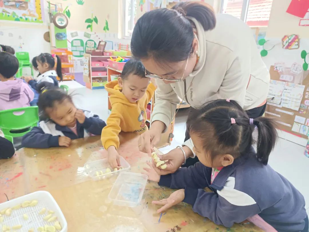 【自主课程—生命生长课程】“蒜”你可爱——城幼（李家园区）小中班幼儿课程故事-幼师课件网第135张图片