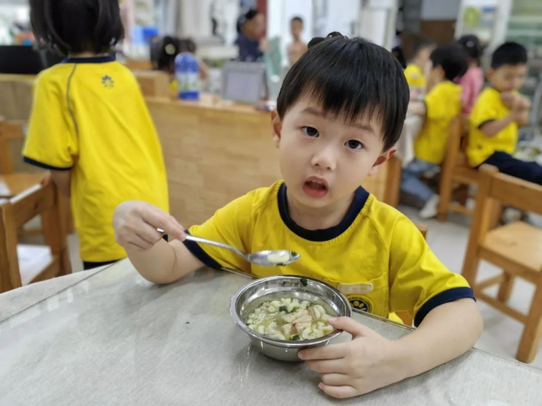 课程故事|萌娃“袜”趣-幼师课件网第16张图片