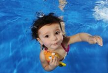 如何引导托小班幼儿洗手时不玩香皂和水？-幼师课件网