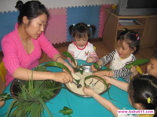 端午节和孩子一起包粽子-幼师课件网第1张图片