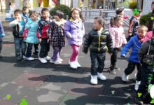 中班体育教案：穿上爸爸的大皮鞋-幼师课件网