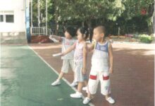 小班投掷体育游戏--掷飞碟-幼师课件网