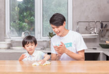 孩子吃小饭桌好还是在学校吃好-幼师课件网