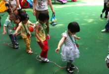创意幼儿体育游戏—玩绳子-幼师课件网