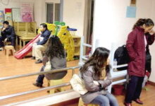 20家长疑孩子被虐幼儿老师用紫外线灯惩罚幼儿-幼师课件网