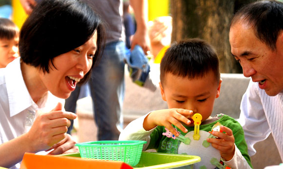 幼儿园大班亲子游戏：有趣的亲子活动方案10则-幼师课件网第1张图片