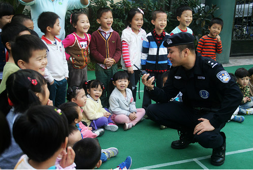 八大角色区布置及材料详解——警察局和餐馆-幼师课件网第1张图片