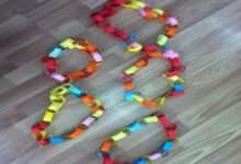 小班手工活动《漂亮的彩链》-幼师课件网