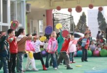 “一物多玩”，教师是观察者，引导者。-幼师课件网