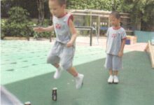 小班跳跃体育游戏--小马跳障碍-幼师课件网