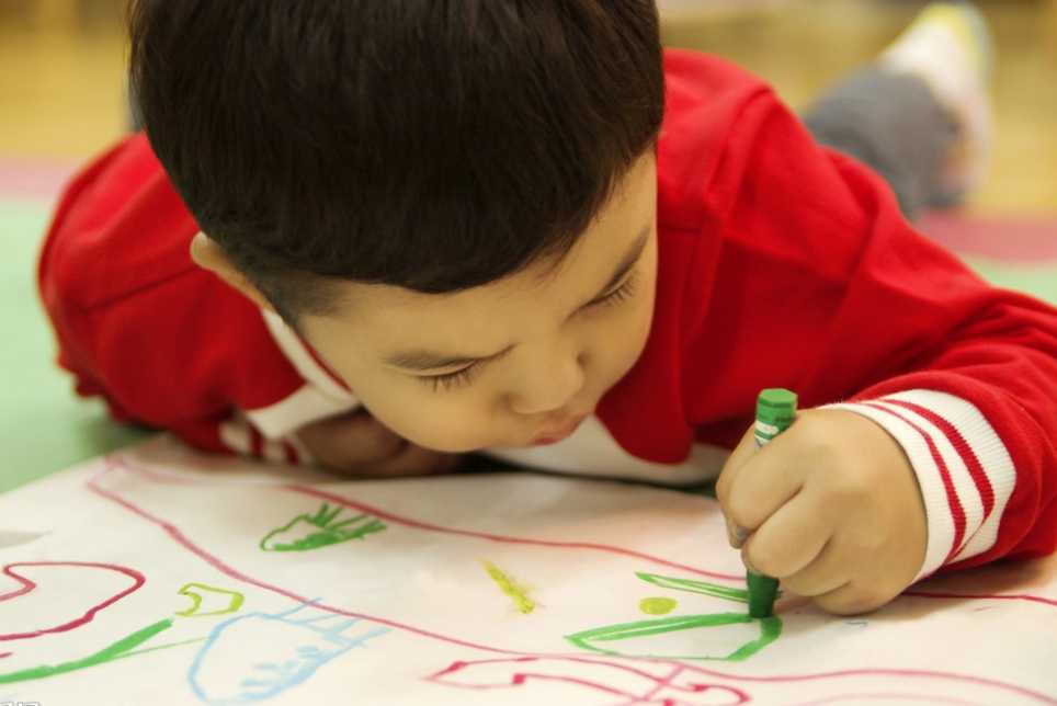 大班艺术领域美术活动《防疫海报我来画》防疫面前，人人有责-幼师课件网第1张图片