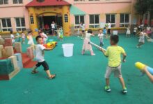 幼儿园中班主题活动：“疯狂”的水枪——济南市阳光幼儿园富翔天地园夏季特别活动-幼师课件网
