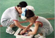 小班户外游戏--小兔采蘑菇-幼师课件网