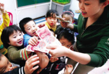 4龄童背9400元上学 校车上给同学发奖金(组图)-幼师课件网