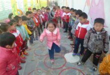 宁阳县蒋集镇中心幼儿园中班开展跳房子比赛活动-幼师课件网