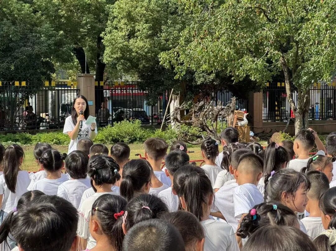 【西幼记·水帘动态】翻越成长之峰,点亮童年时光——西林幼儿园2025年特色迎新活动纪实-幼师课件网第14张图片