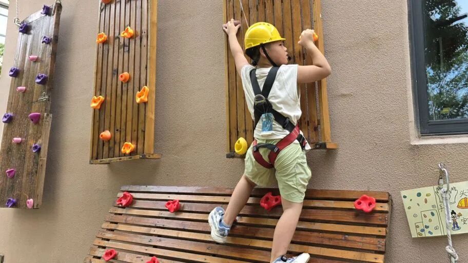 【西幼记·水帘动态】翻越成长之峰,点亮童年时光——西林幼儿园2025年特色迎新活动纪实-幼师课件网第25张图片