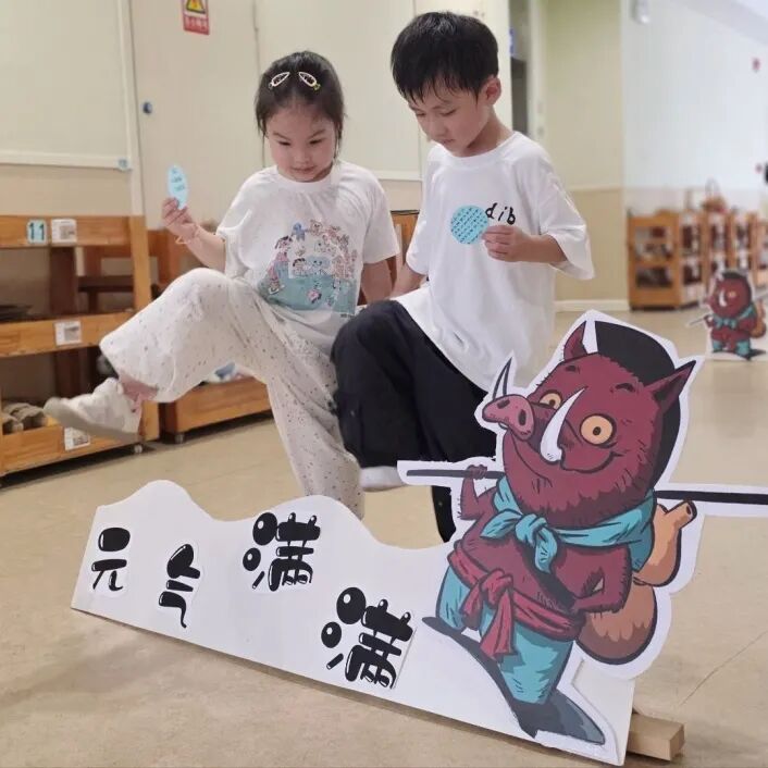 【西幼记·水帘动态】翻越成长之峰,点亮童年时光——西林幼儿园2025年特色迎新活动纪实-幼师课件网第9张图片